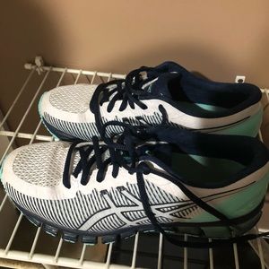 Women’s 8.5 ASICS running sneakers